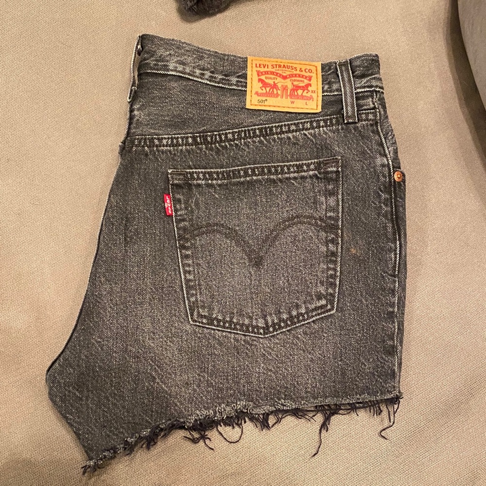 Levi 501 jean shorts size 30